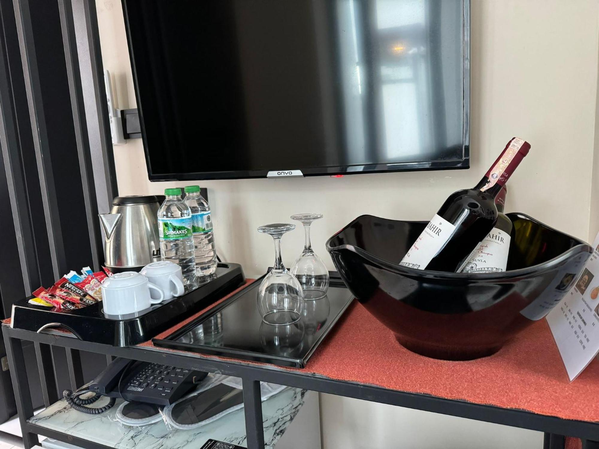 The Queen Airport Hotel-Round Trip Airport Service Arnavutkoy Экстерьер фото