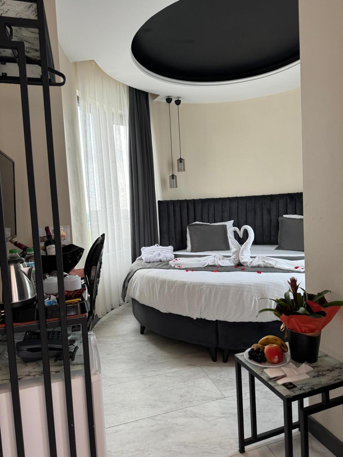 The Queen Airport Hotel-Round Trip Airport Service Arnavutkoy Экстерьер фото